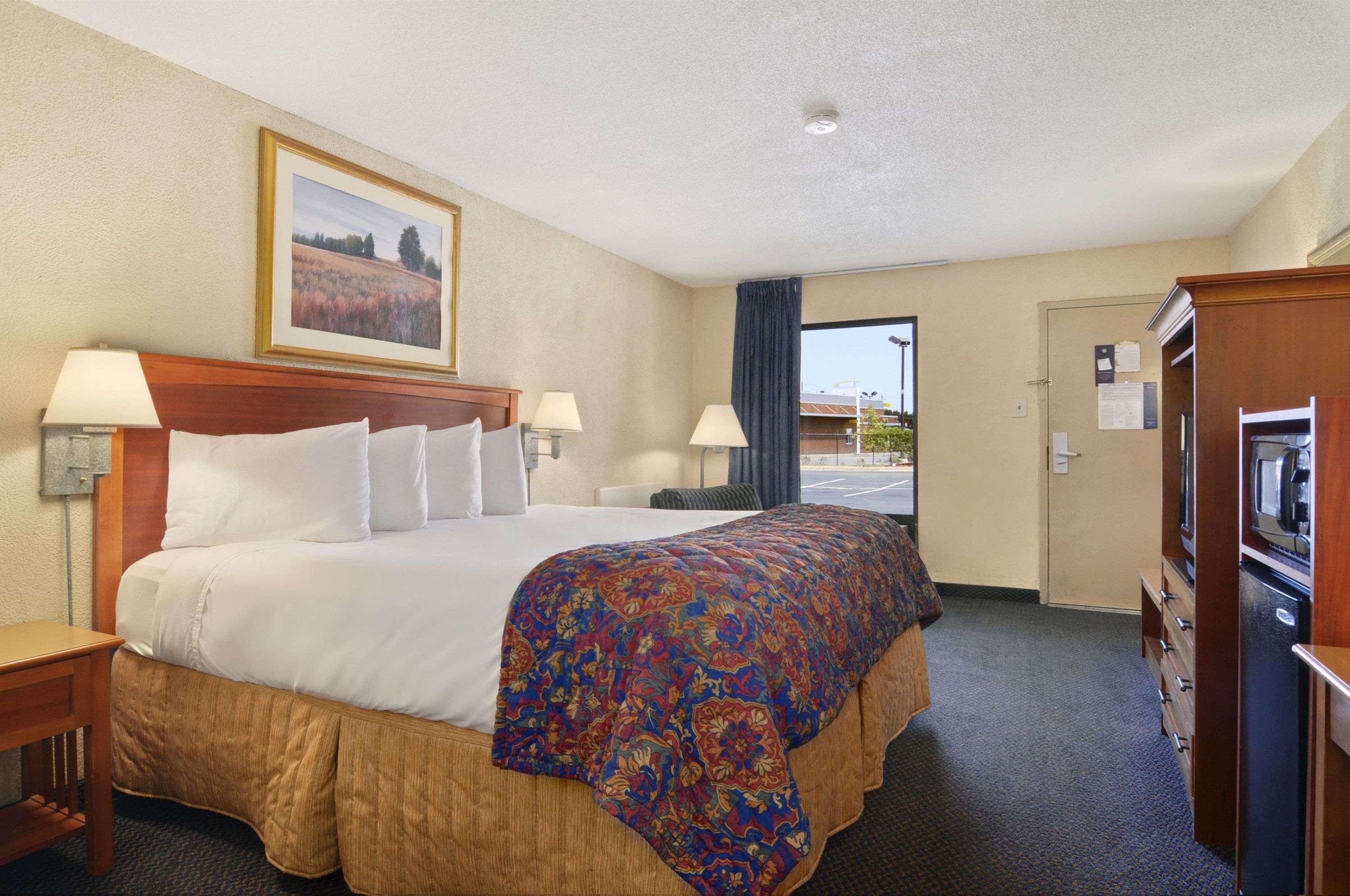 Baymont By Wyndham Macon I-75 Motel Bagian luar foto