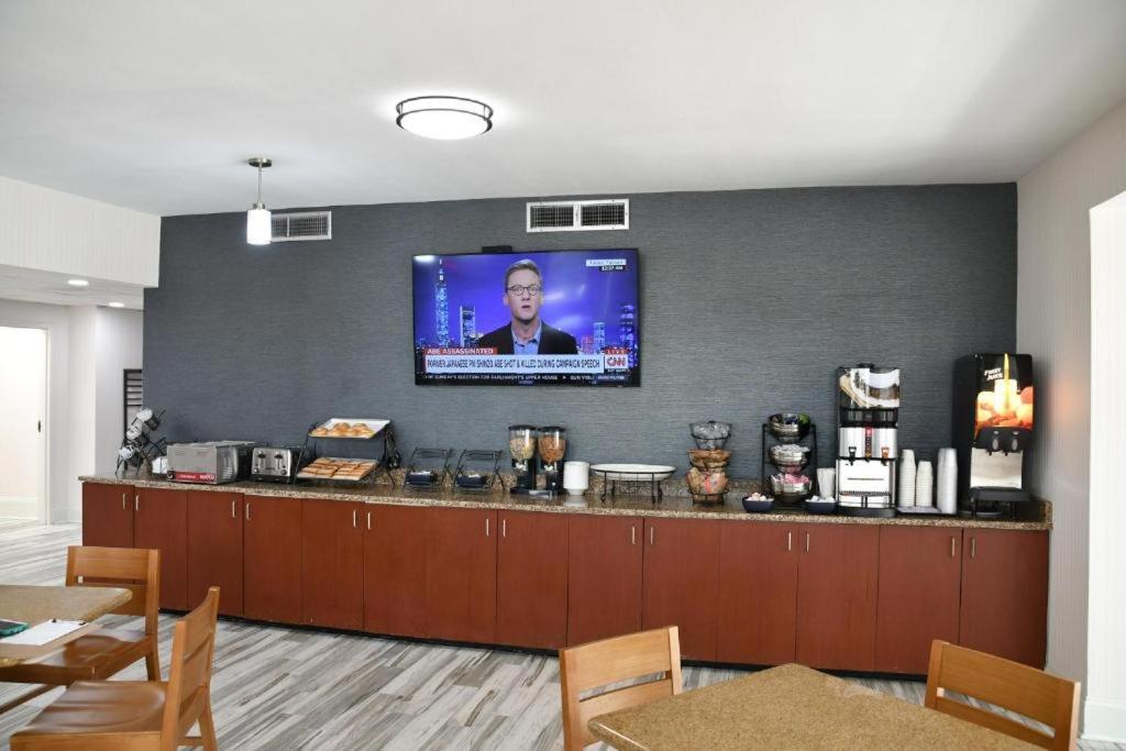 Baymont By Wyndham Macon I-75 Motel Bagian luar foto