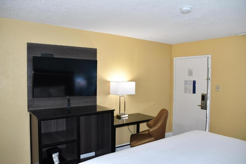 Baymont By Wyndham Macon I-75 Motel Bagian luar foto
