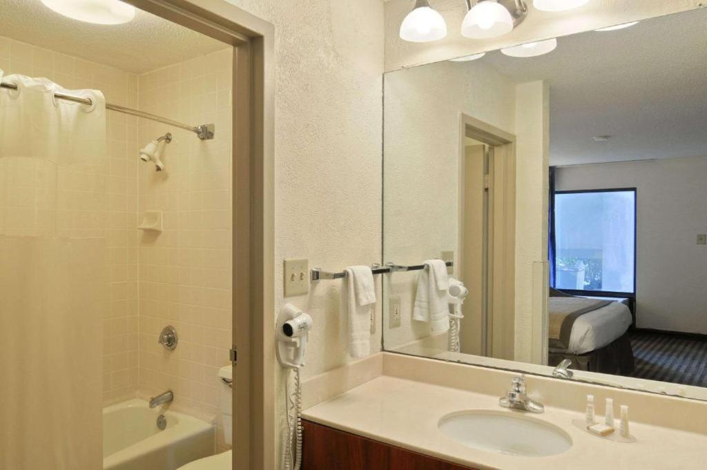 Baymont By Wyndham Macon I-75 Motel Bagian luar foto