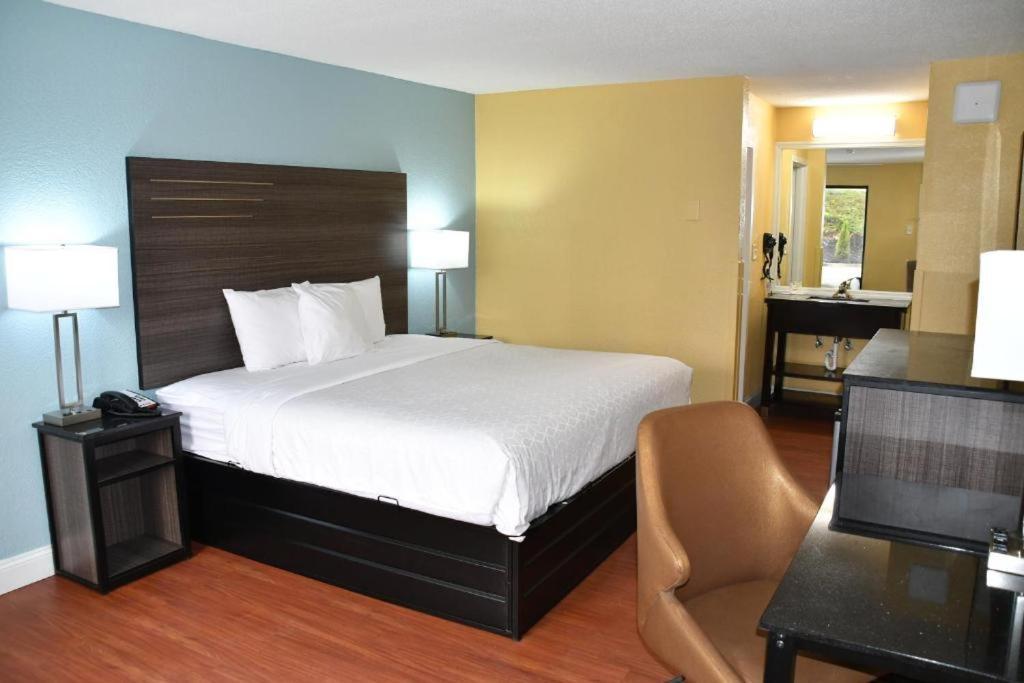 Baymont By Wyndham Macon I-75 Motel Bagian luar foto