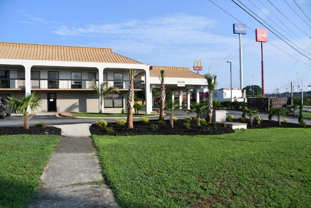 Baymont By Wyndham Macon I-75 Motel Bagian luar foto