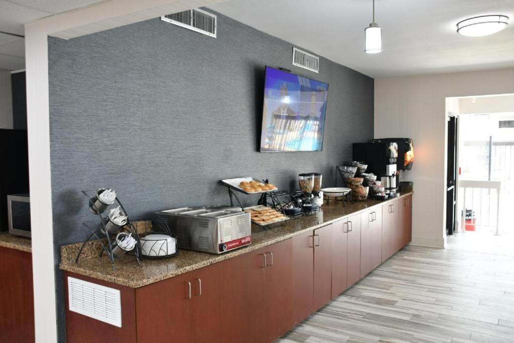 Baymont By Wyndham Macon I-75 Motel Bagian luar foto